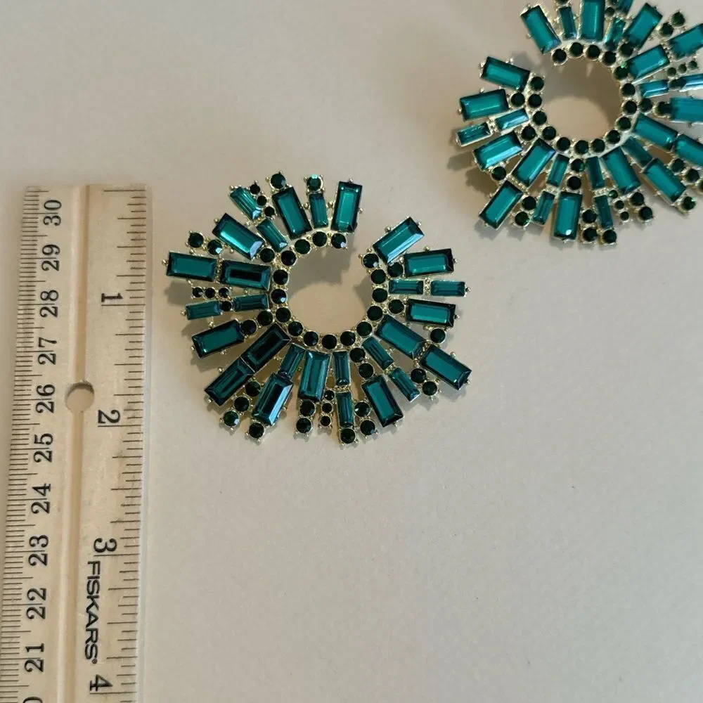 Green crystal earrings M975